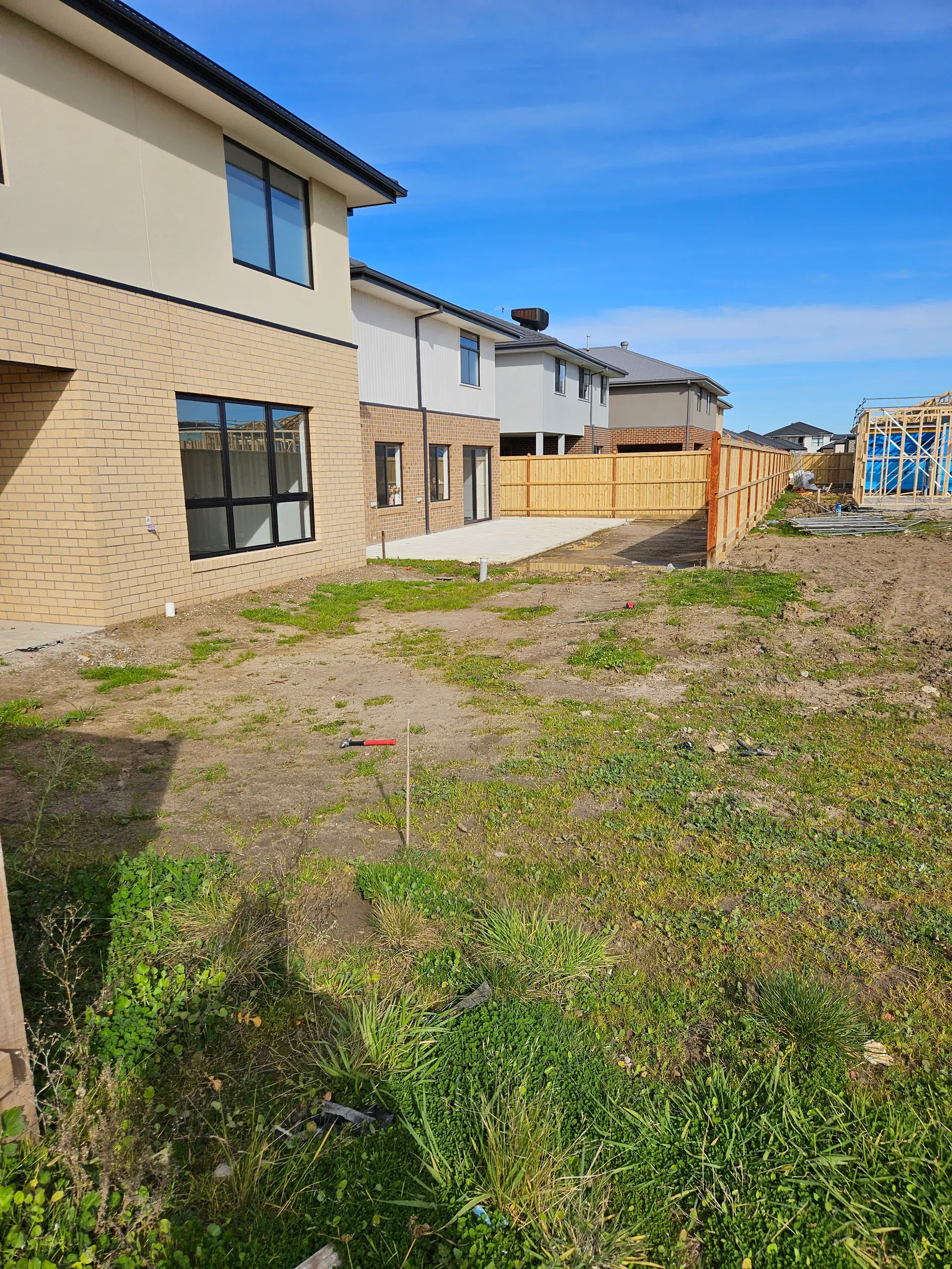 Timber paling fencing installation